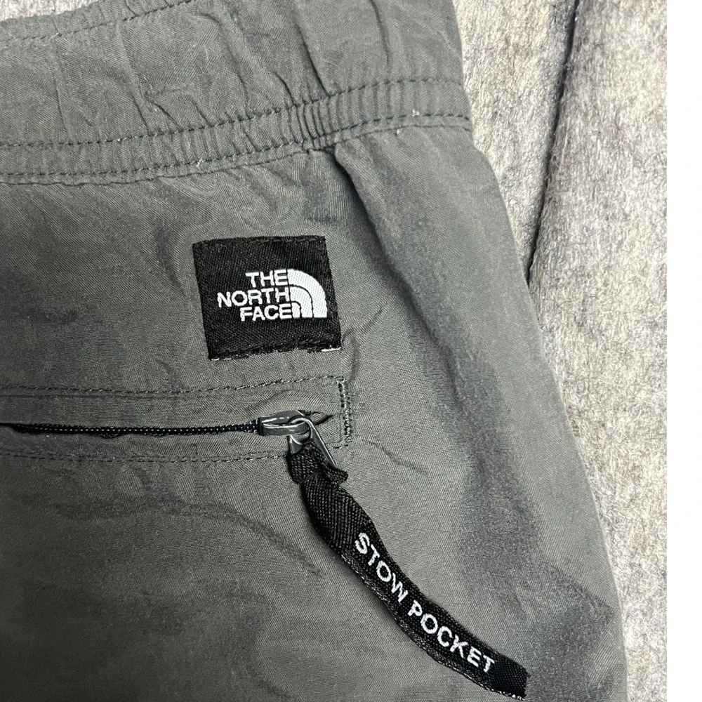 The North Face Cargo Swim Shorts XL Gray Nylon Quick Dry Zip Pocket Hiking Beach
